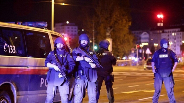 الشرطة النمساوية تعتقل 14 شخصاً بعد هجوم فيينا